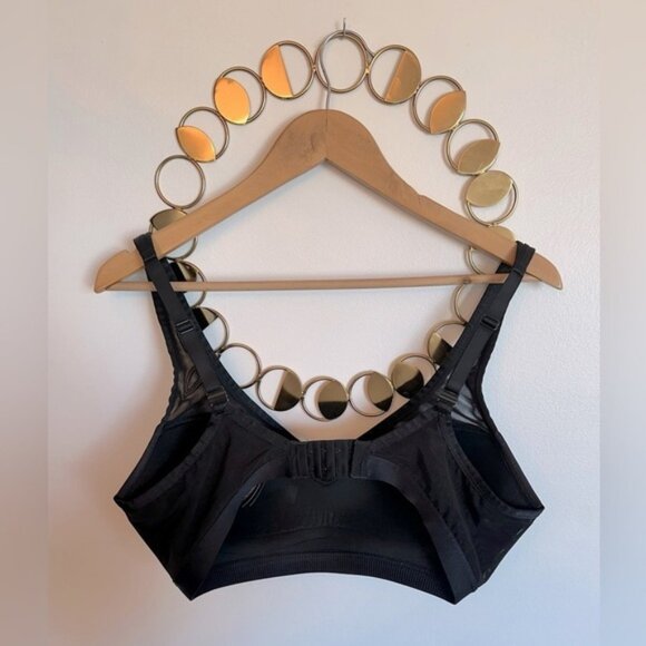 SOLD- Victorias Secret Sports Bra 36DD Wire free Lightweight Black Switch Straps - Picture 9 of 10